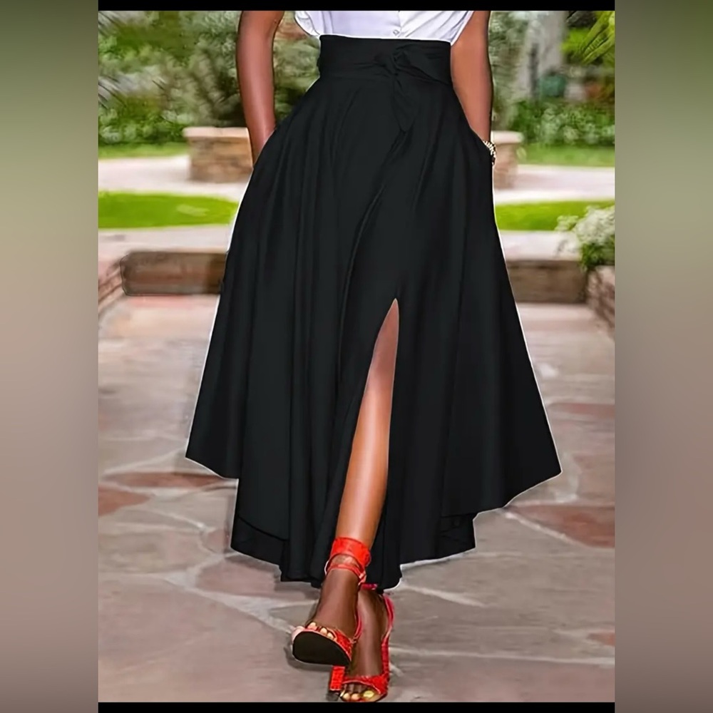 Gorgeous black skirt with slit on side.